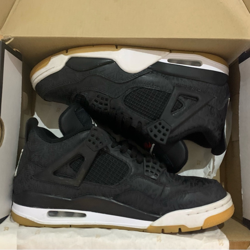 Jordan 4 Retro Sneakers. Size 8 Men’s.